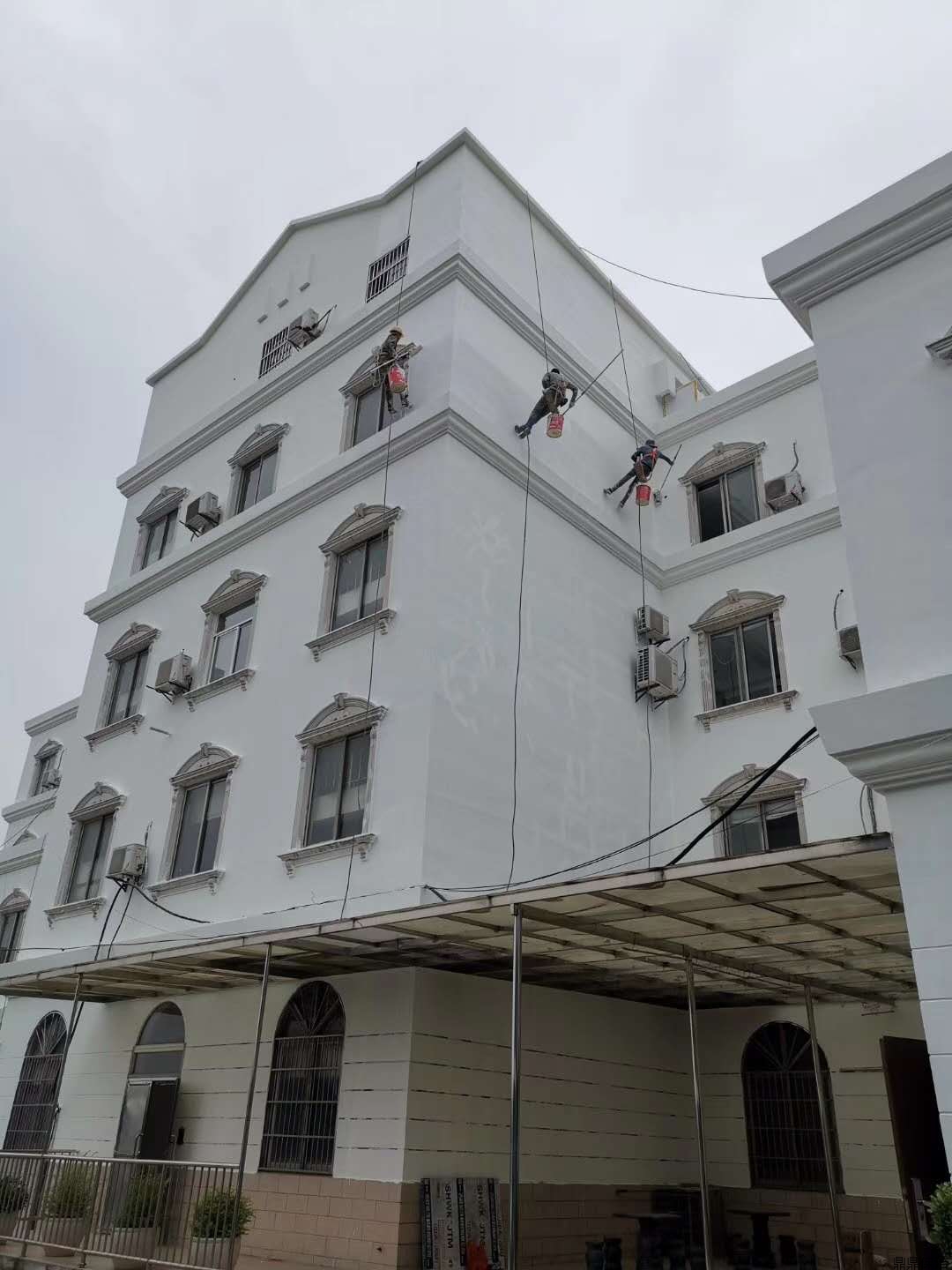 雨花經(jīng)濟開發(fā)區(qū)派出所辦公樓外墻油漆出新工程開工
