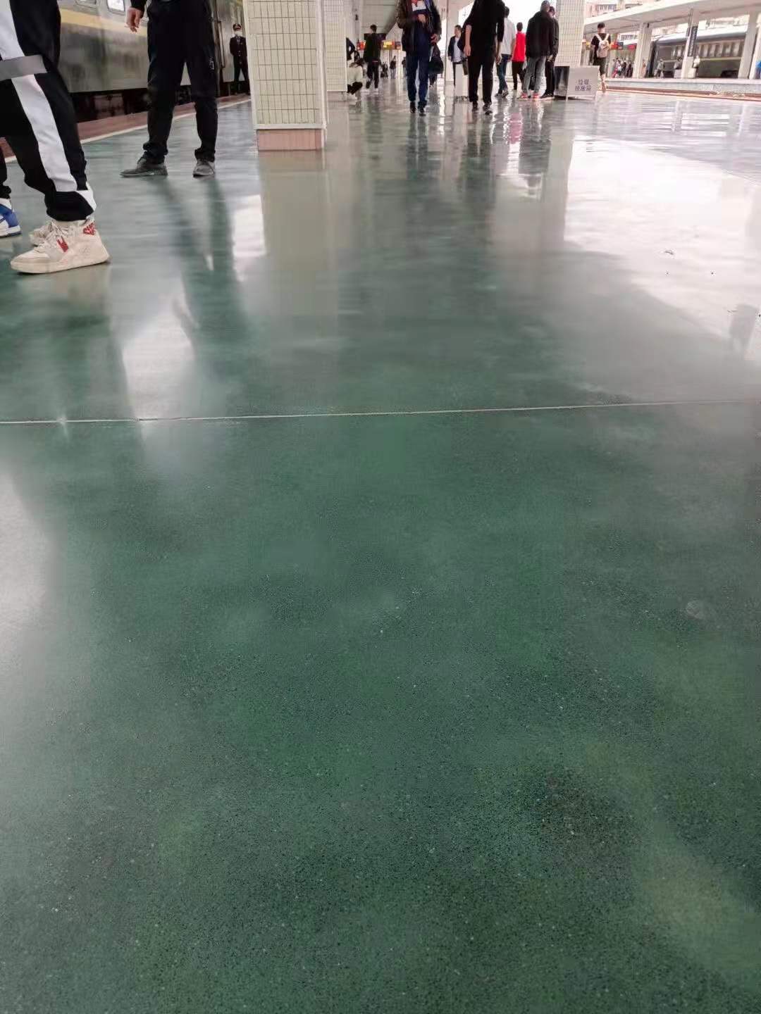 ‌固化剂地坪与金刚砂地坪的核心区别