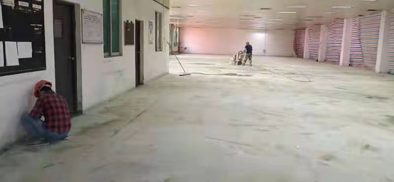 固化剂地坪施工现场