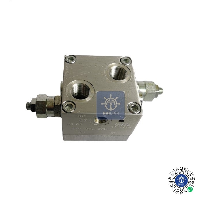 Lifeboat davit hydraulic balance valve