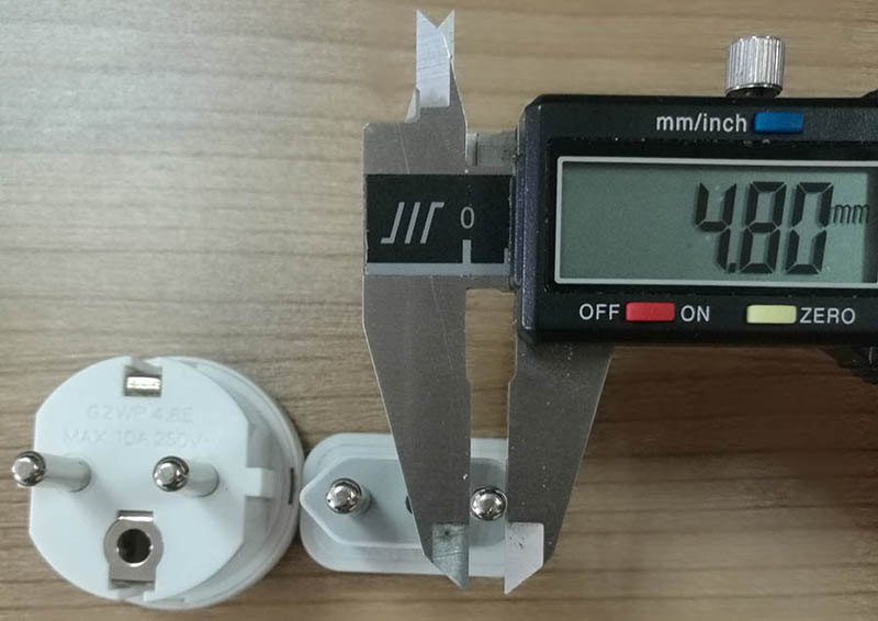 万能旅行转换器