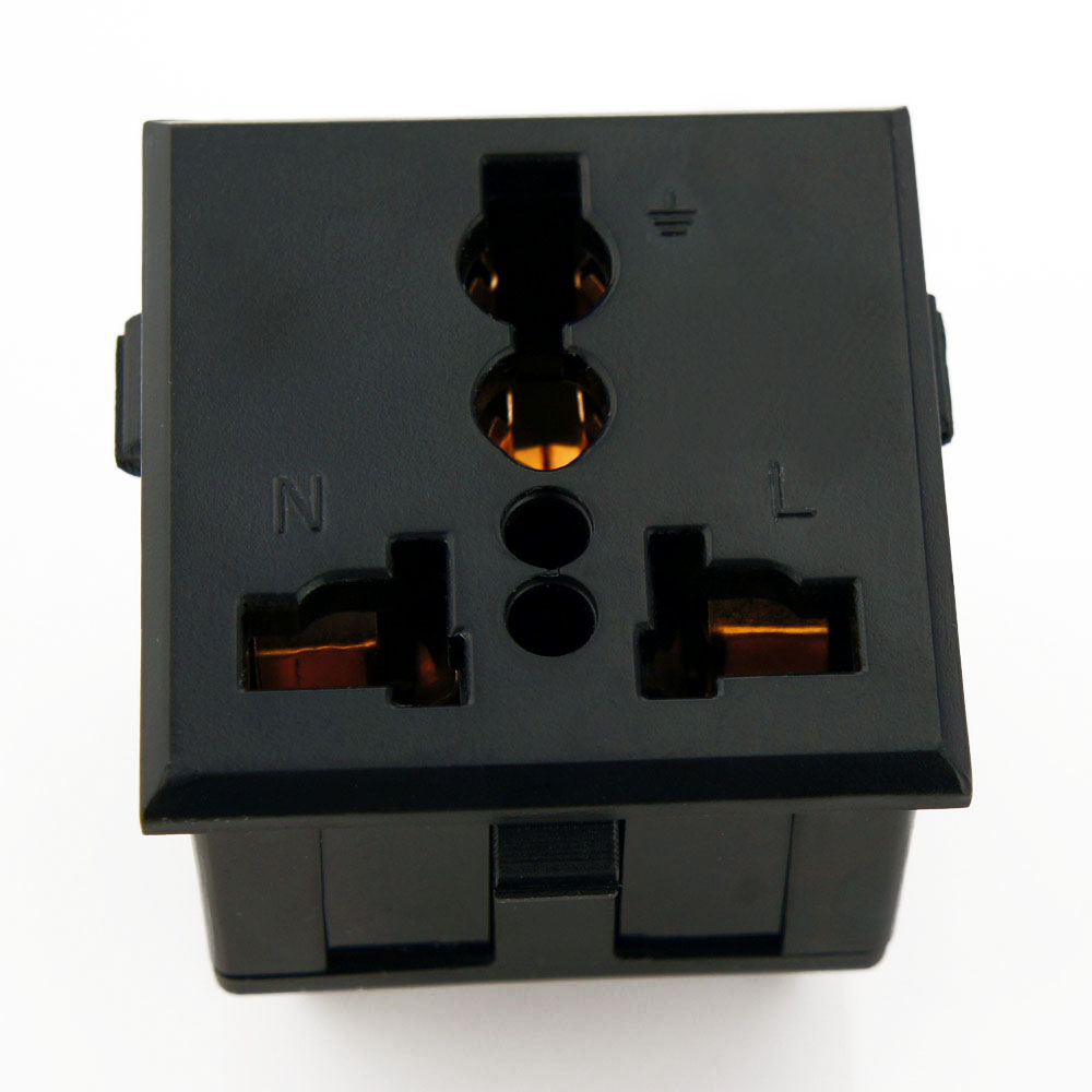 萬用孔墻壁插座