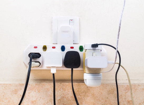 多功能插頭轉換器