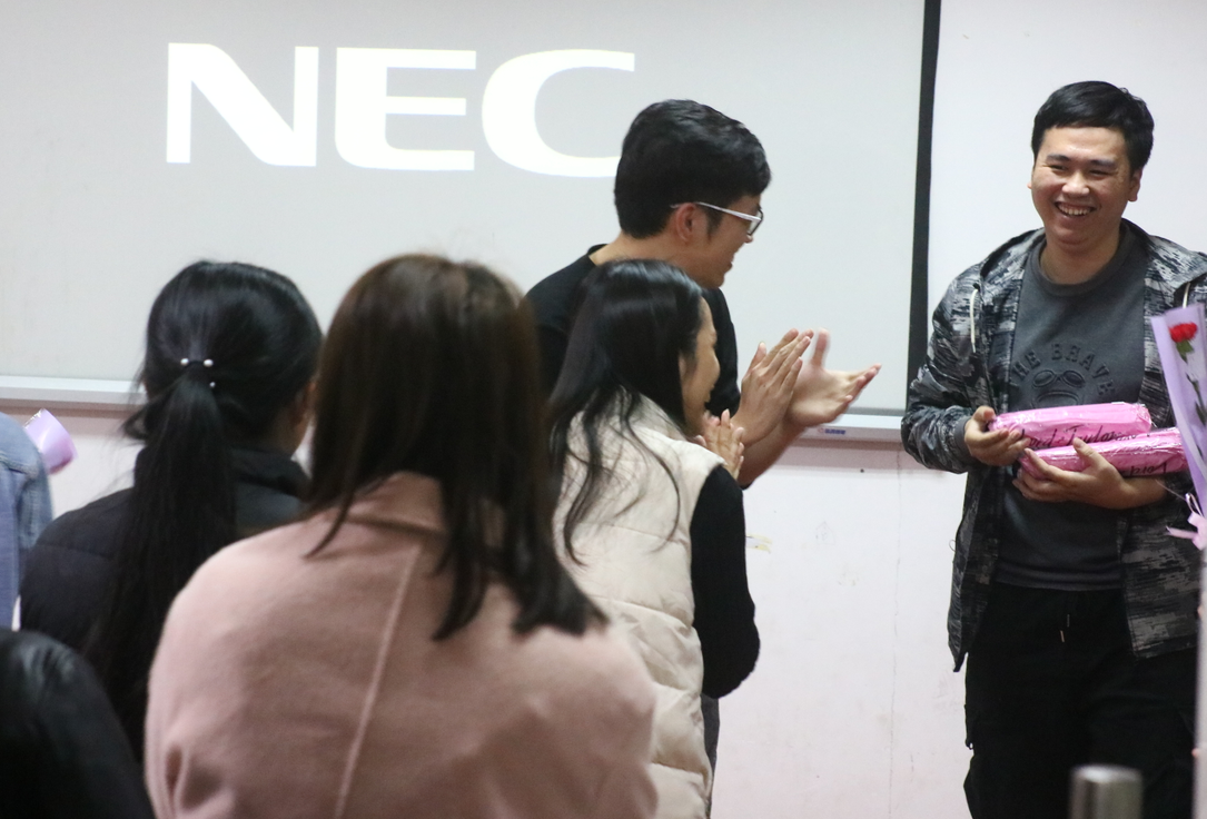 旅行轉(zhuǎn)換器廠家