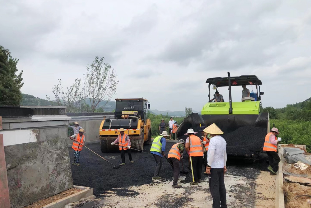 尼山耕读书院摊铺现场