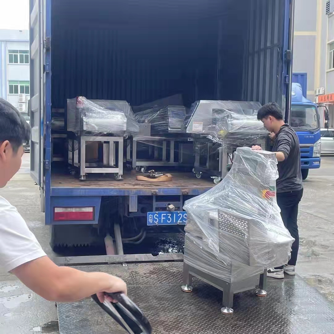 6台金检机，2台高精度称重机，装车送货发往河源，感谢李总信任与支持