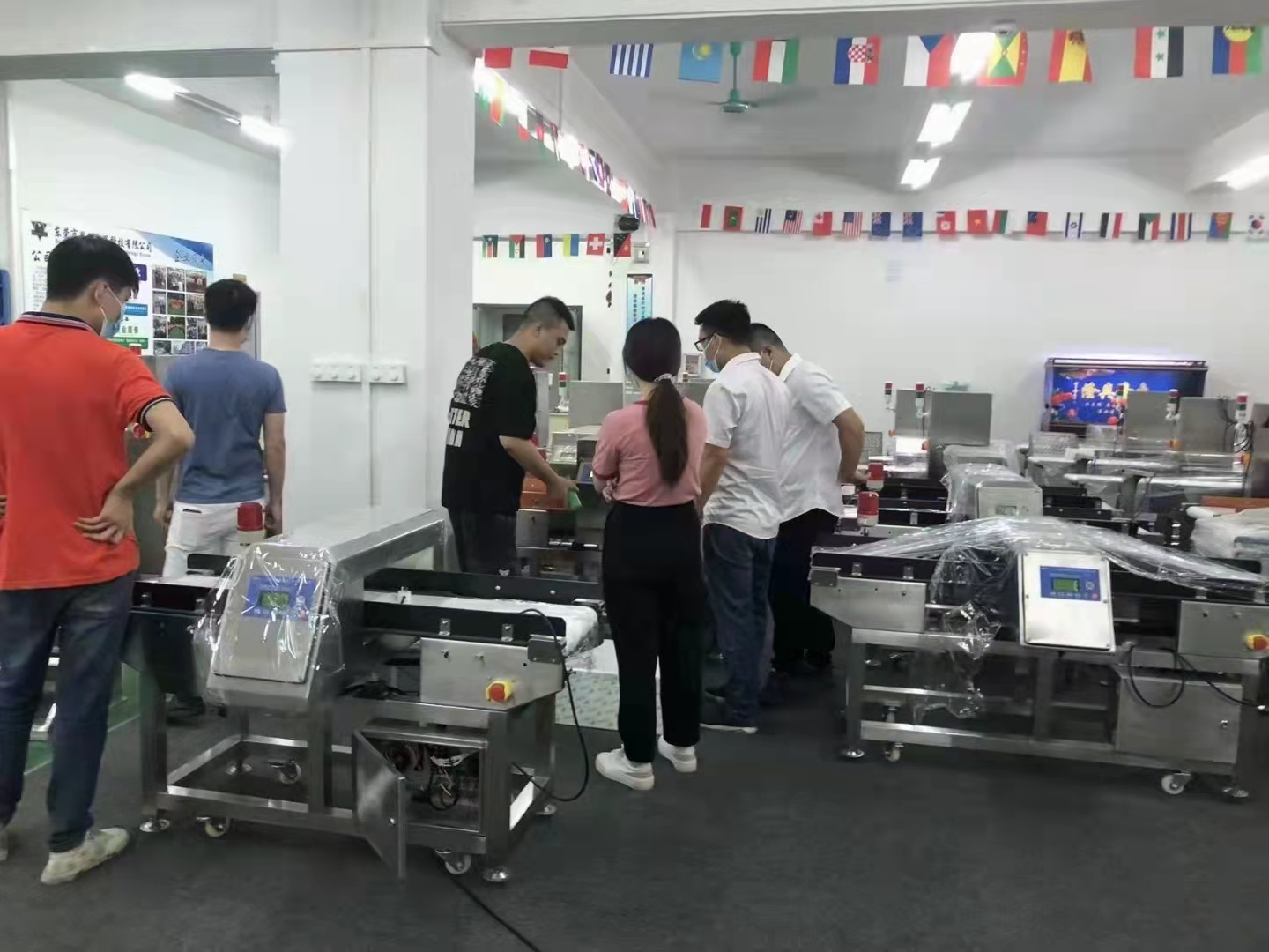 金属探测机，昨天客户带产品上门检测，今天就直接过来拉走设备了，感谢客户的信任与支持