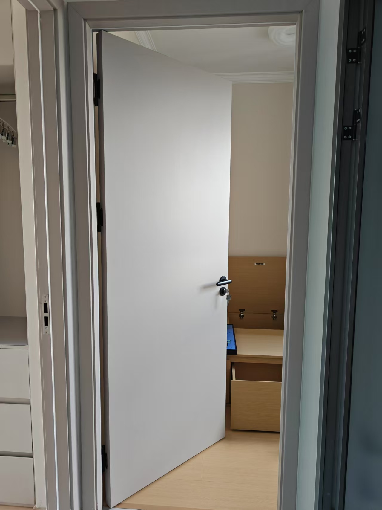 烤漆门的价格现在贵不贵？