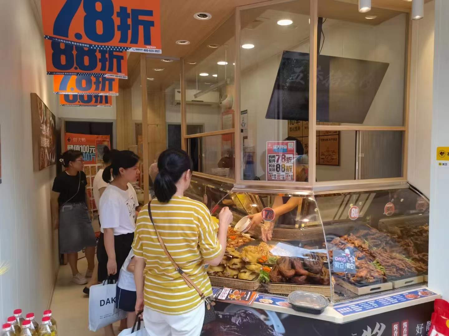 想开餐饮店，选择加盟还是自己单干？