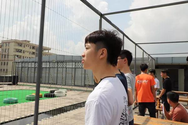 无人机科普展示撒农药