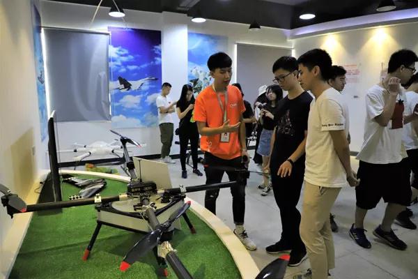 常平镇大学生 无人机体验