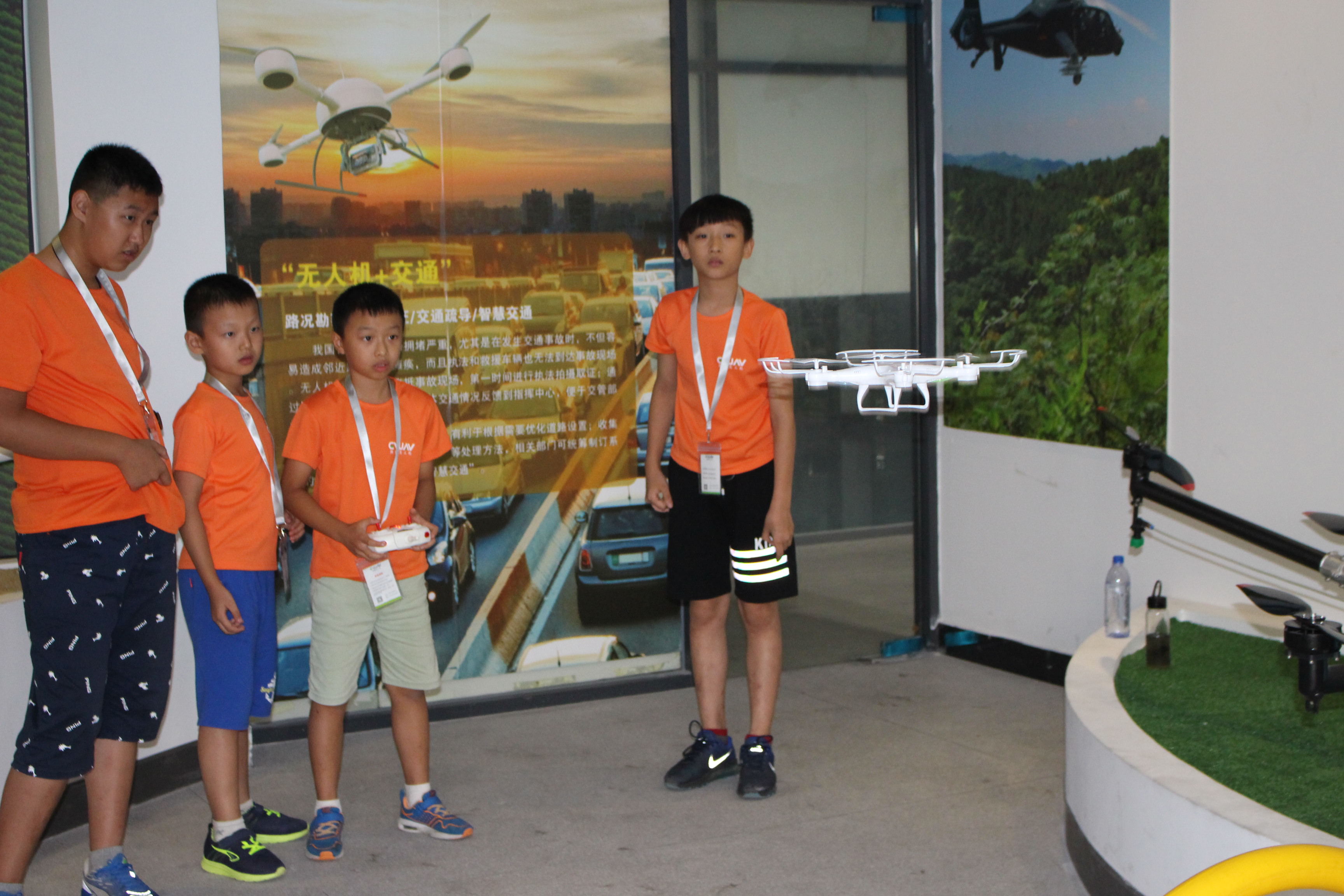 青少年无人机培训