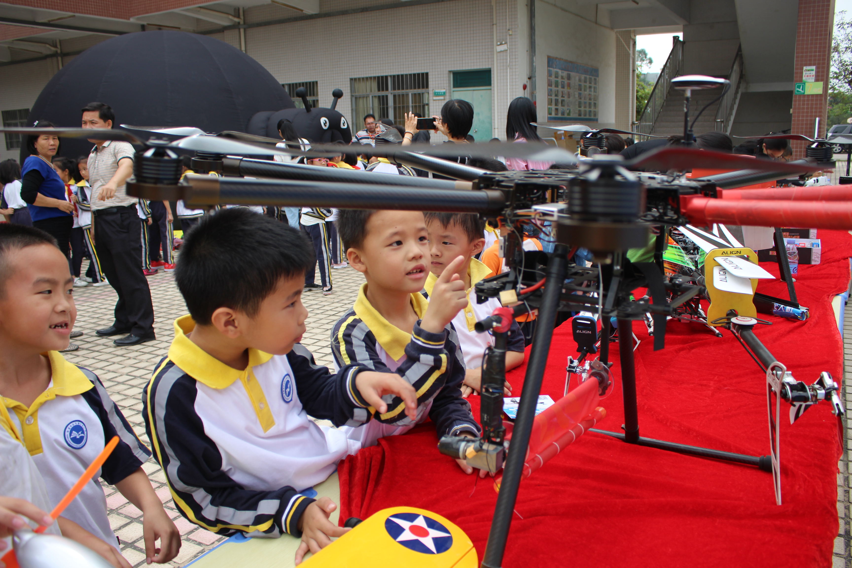 江南小学无人机科普现场