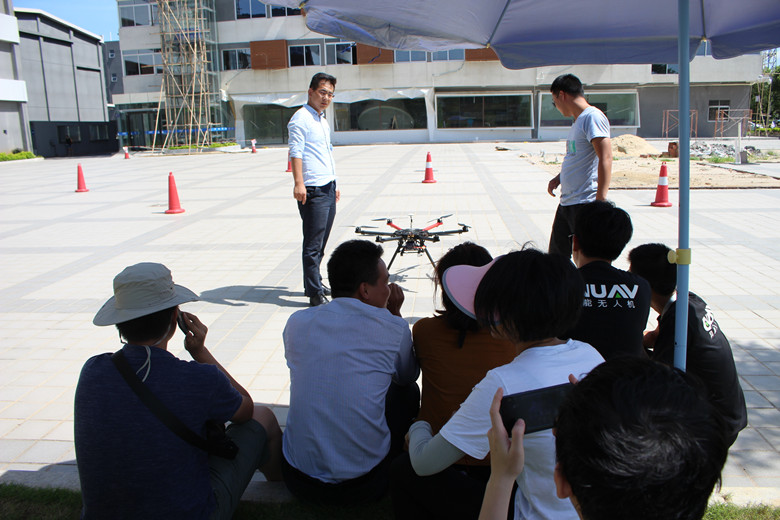 植保作业飞手，走在未来农业发展前沿的人
