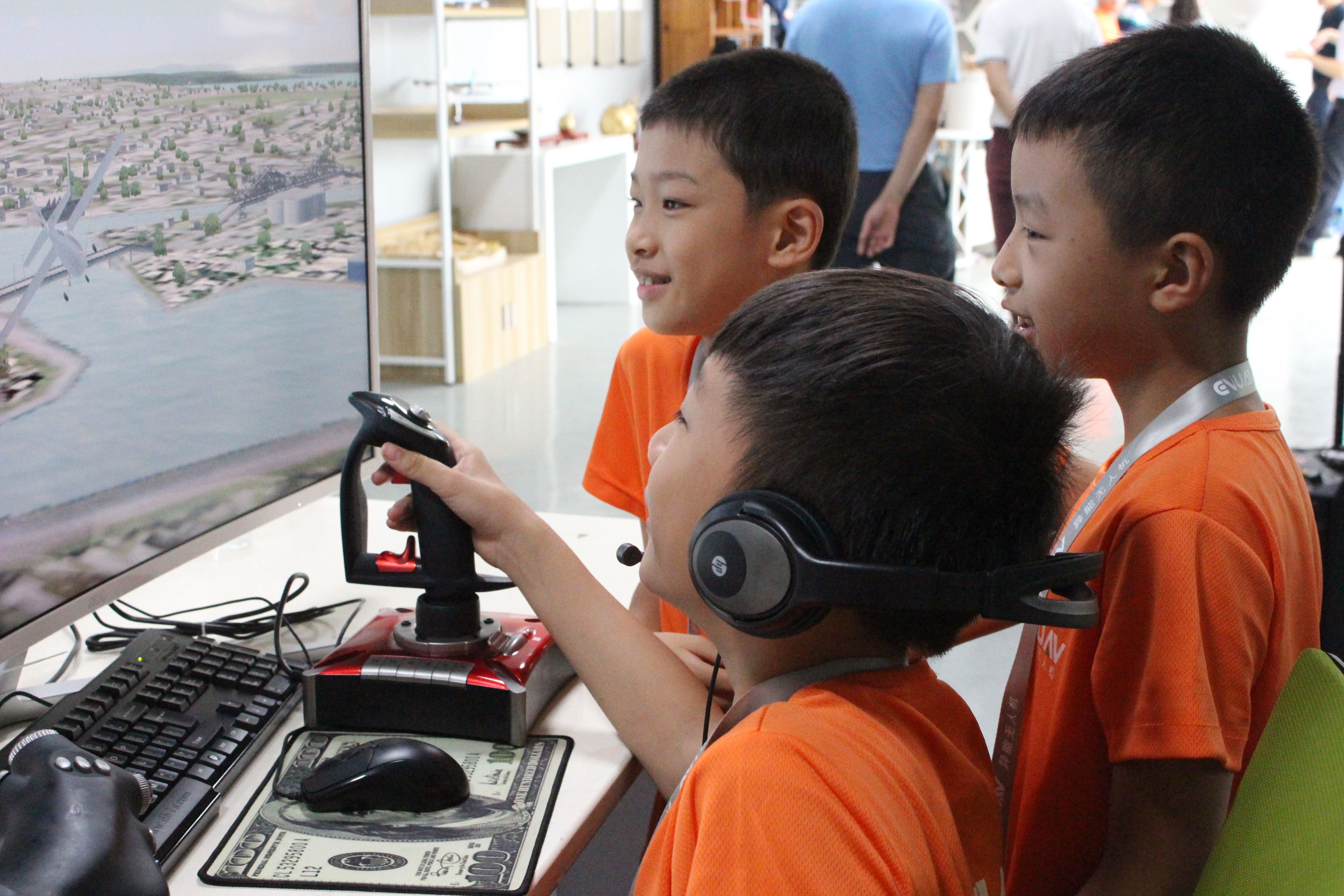 青少年无人机模拟器练习