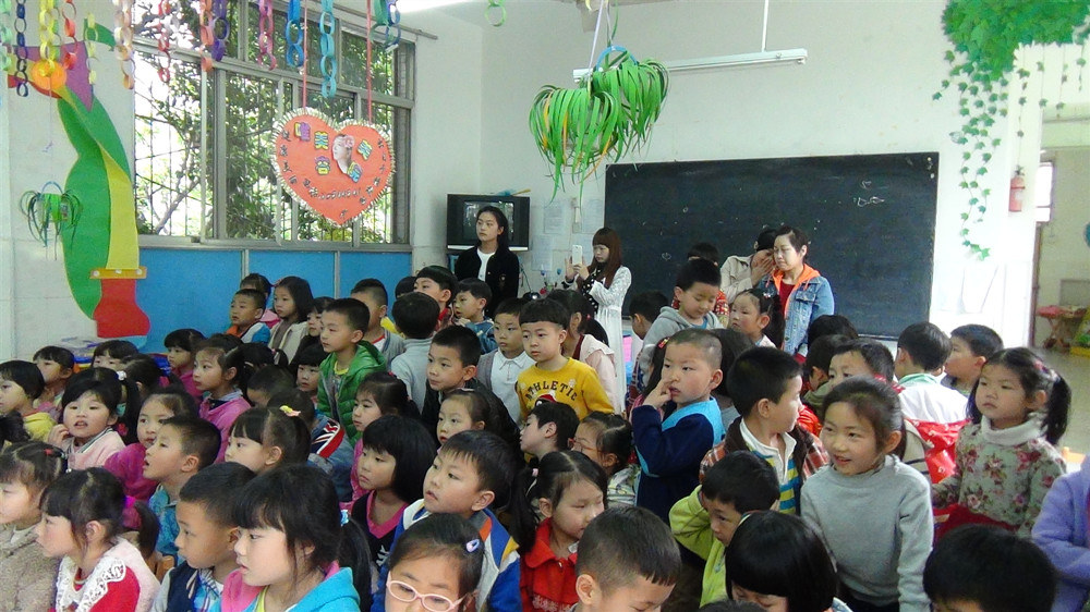 给幼儿园小朋友提供免费培训