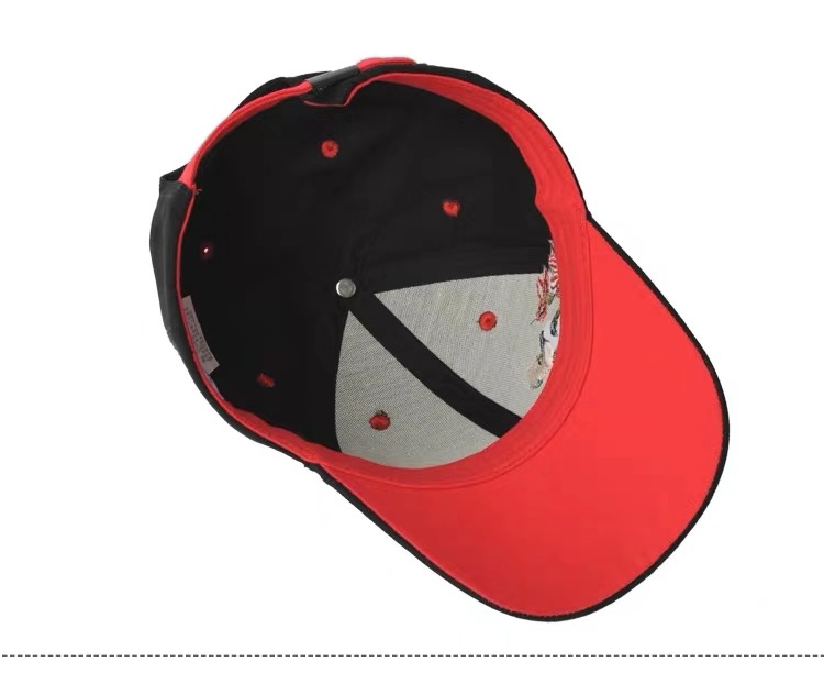 白色绣花鸭舌帽