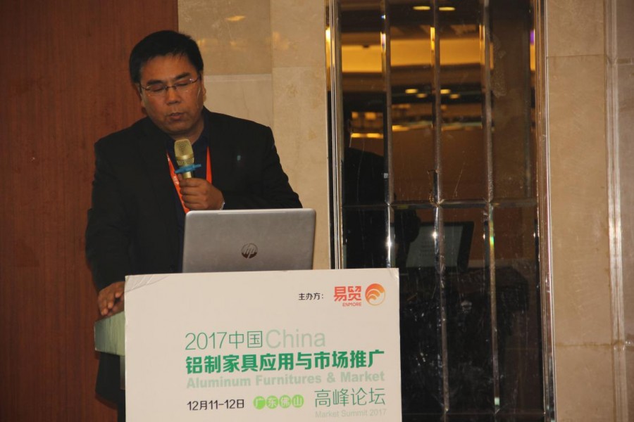 盖洪涛做《全铝家具在家装行业应用及未来趋势》介绍