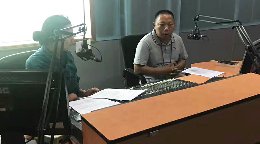 李氏艺玻董事长接受电台访问