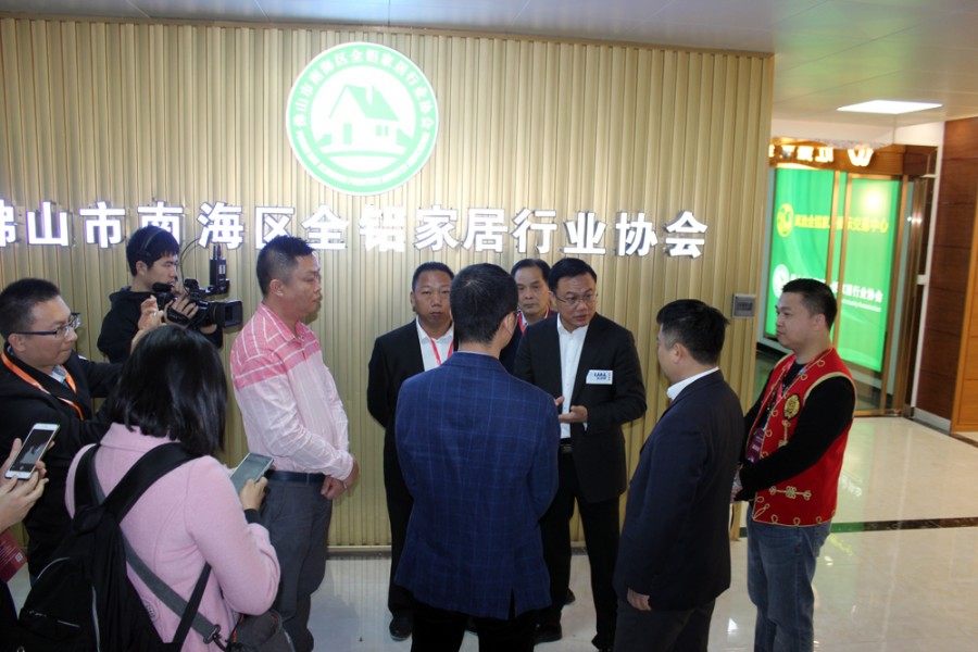 佛山市委常委、南海区委书记黄志豪、大沥镇委书记刘浩文等领导视察全铝家居交易中心