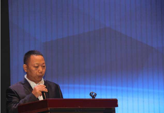 佛山市南海区全铝家居行业协会会长李功毕致辞