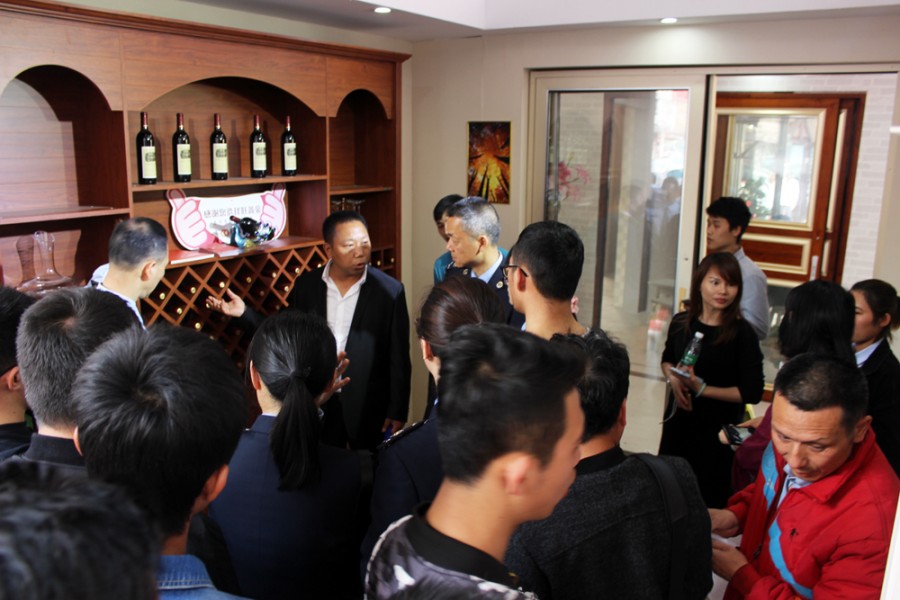  全铝家居体验馆人气旺旺
