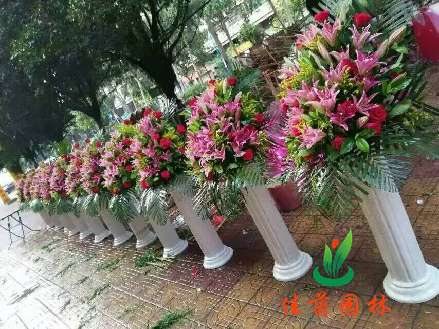 喜庆花篮制作现场