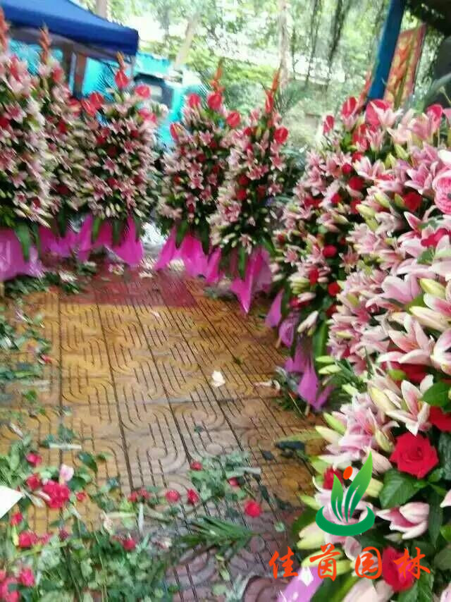 喜庆花篮制作现场