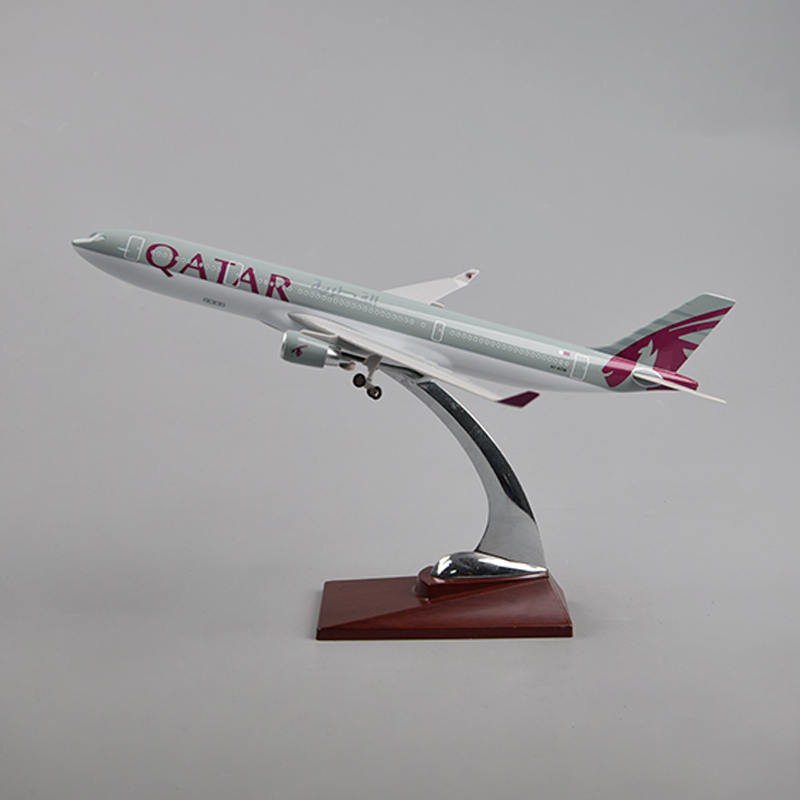 飞机模型30厘米 A330 卡塔尔