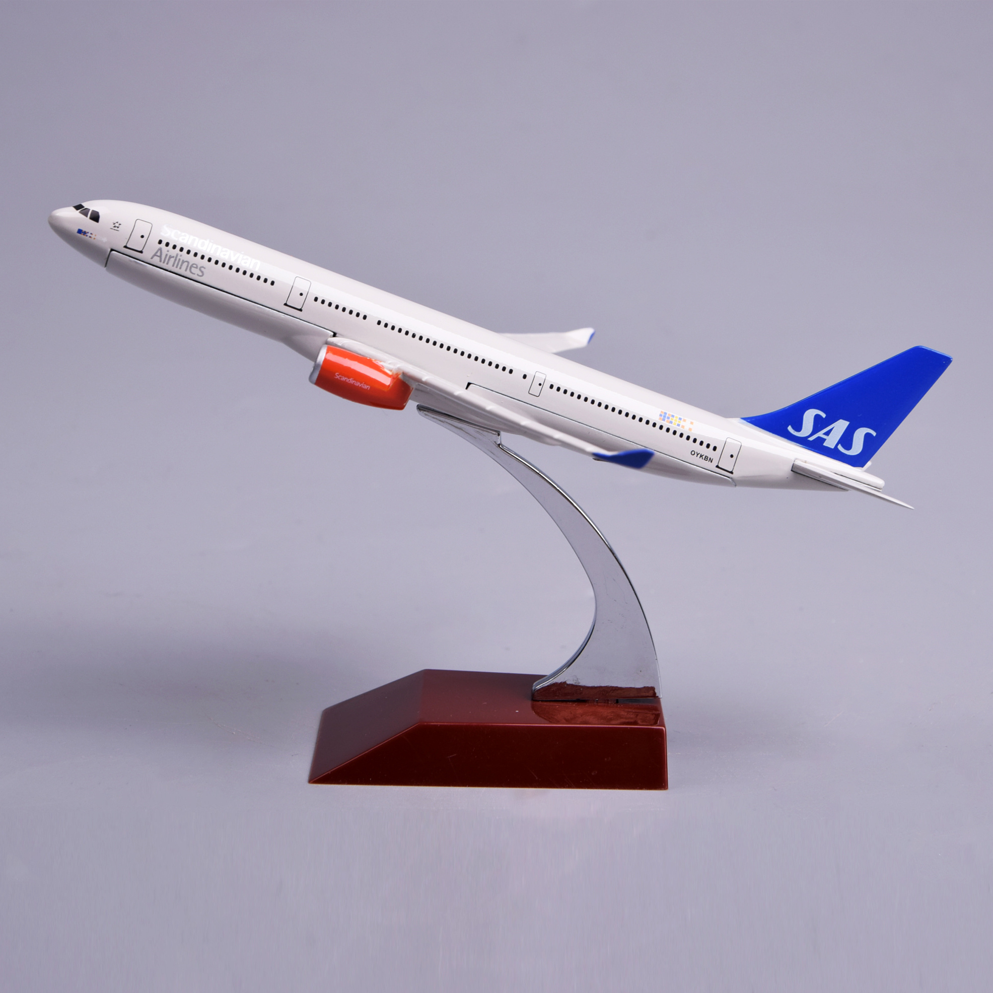 飞机模型16厘米A330北欧