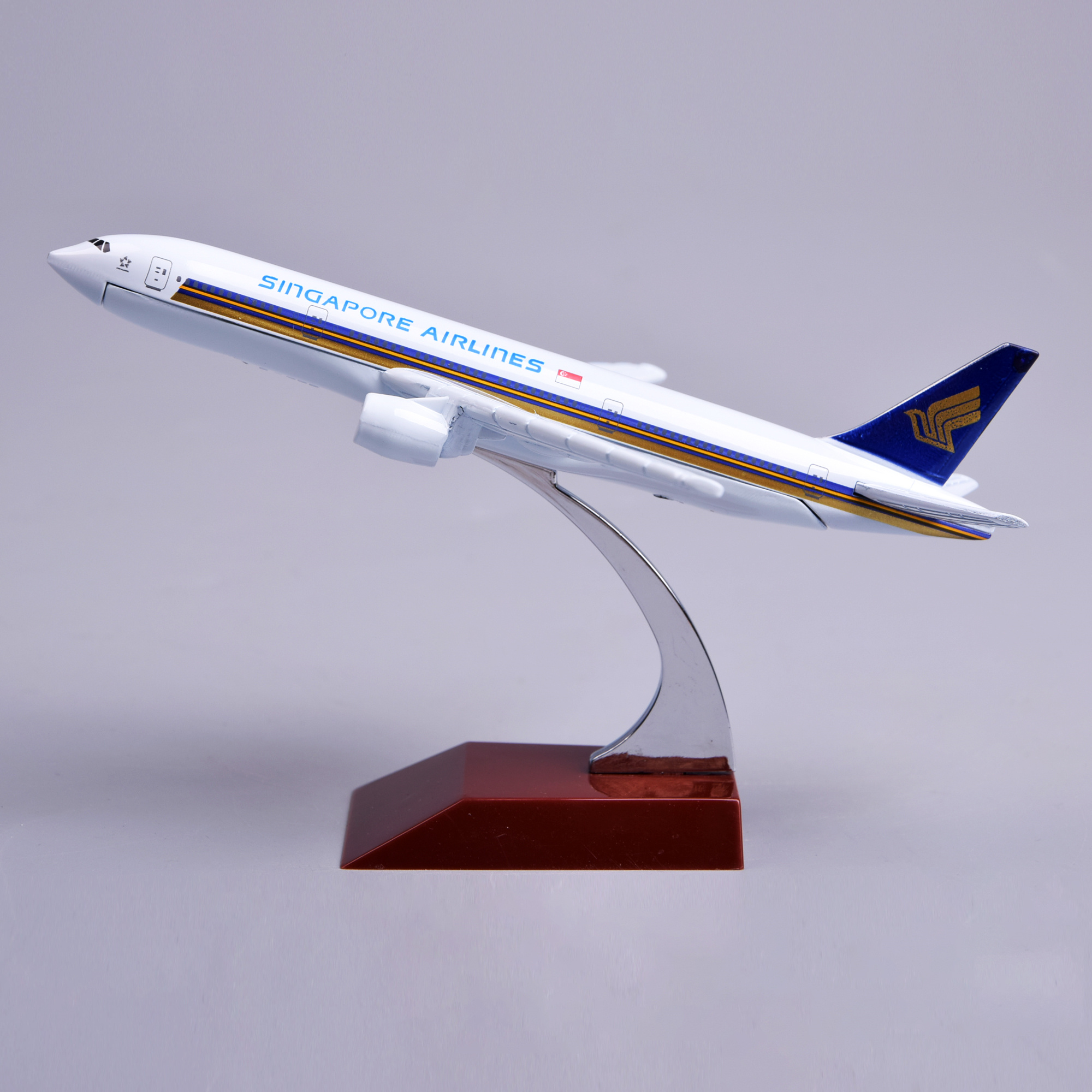 飞机模型16厘米777新加坡