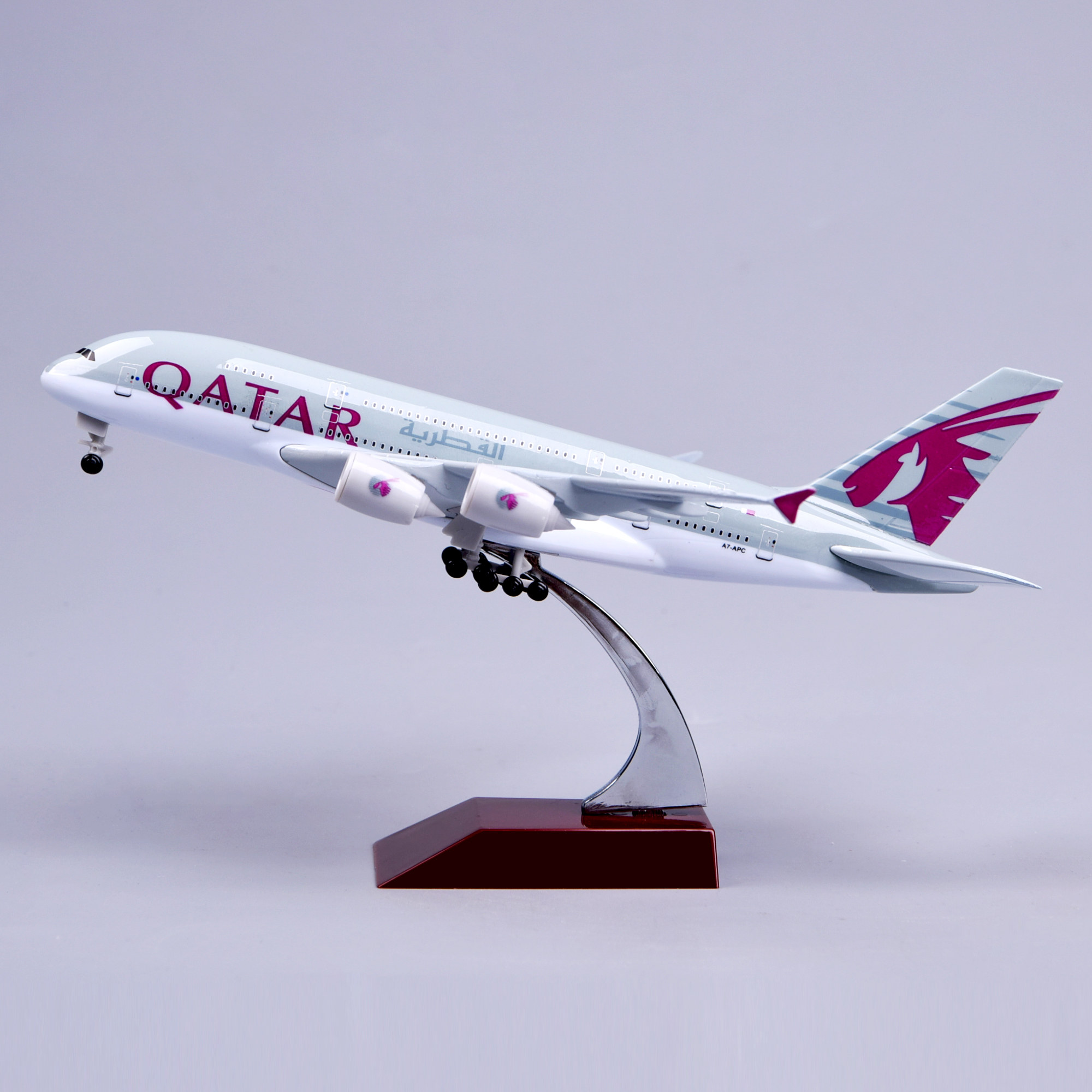 飞机模型20厘米A380卡塔尔