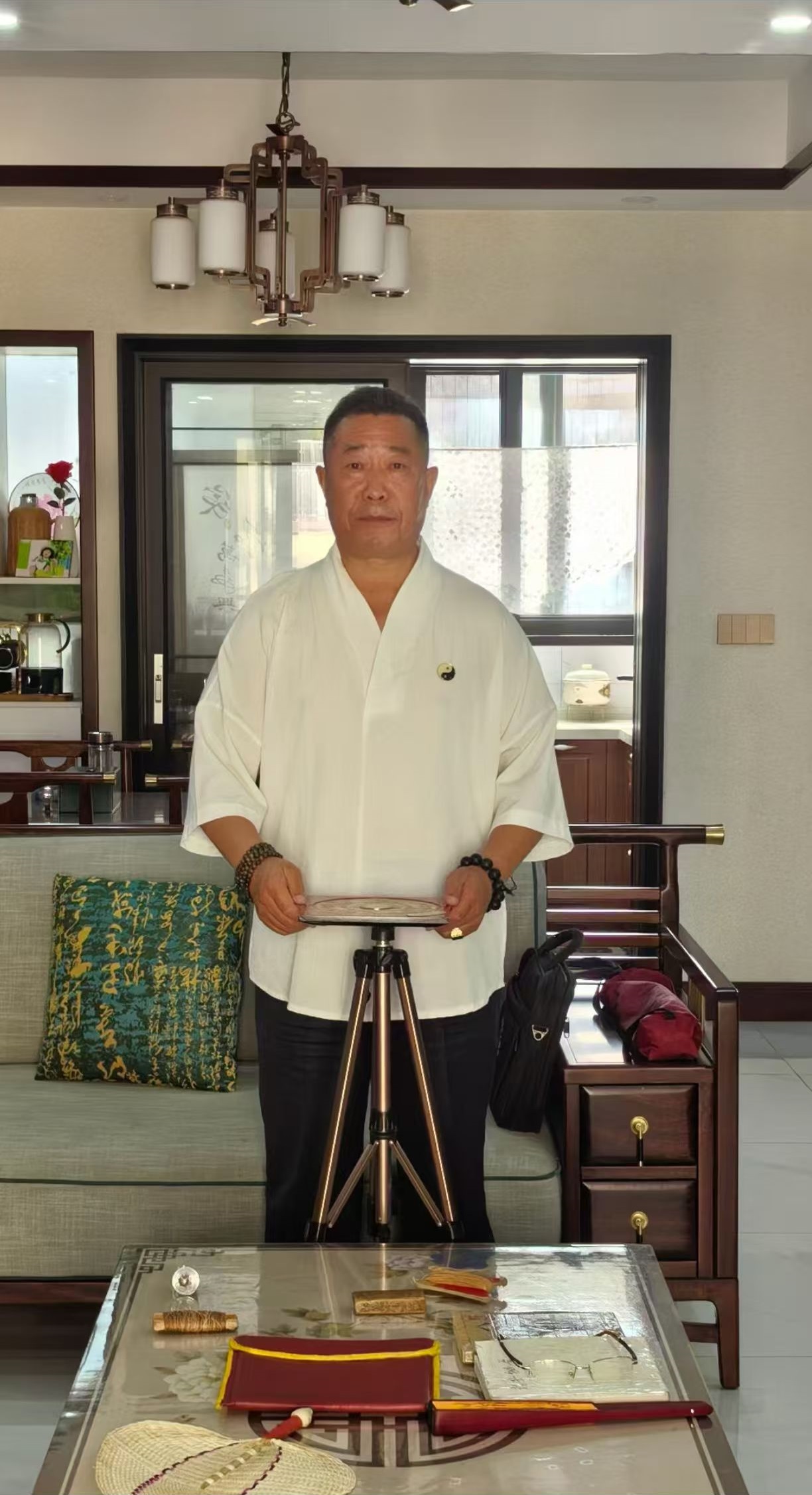 中科院主管《当代科学家》期刊社主任委员；中国天眼风水实战应用非遗传承人高浦洪，2025年5月26日在重庆市綦江区“奥园金澜湾”高档富人楼盘给福主老板看洋房华居。
