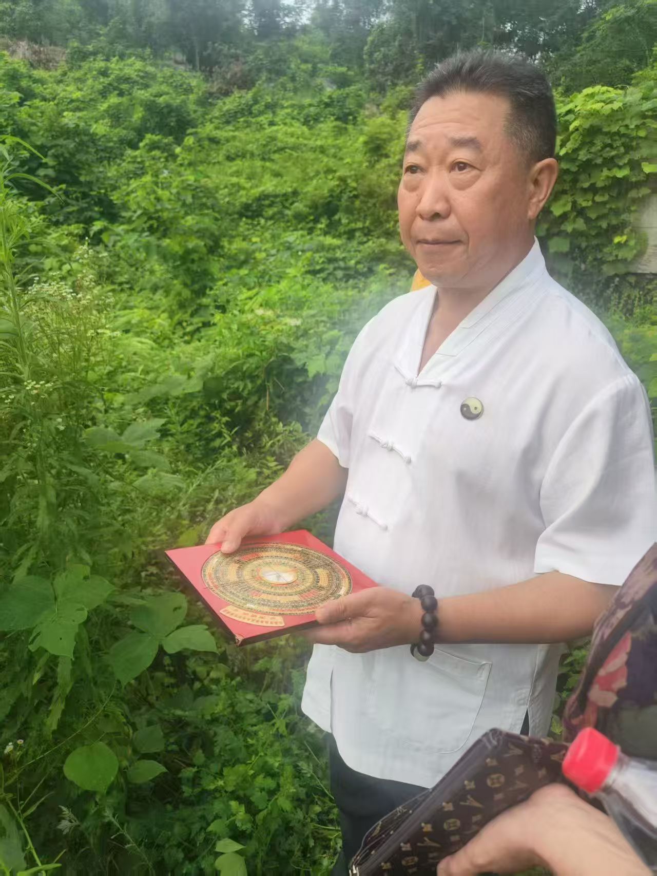 中国天眼风水实战应用非遗传承人高浦洪，2025年7月1日受邀带徒弟在重庆市万盛经开区为福主精选阴宅墓地。各项数据均符合此风水格局，是很好的风水宝地。