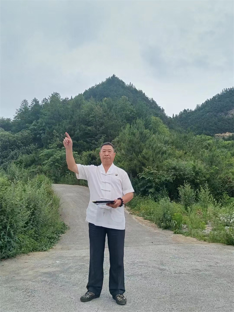 高浦洪老师2023年6月14日应邀在重庆市南川区为福主老板看阴宅风水
