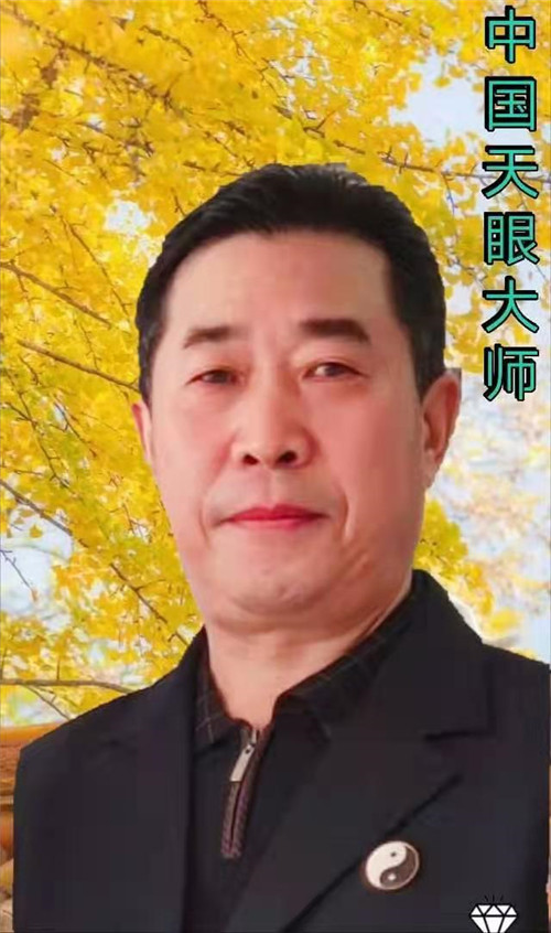 重庆风水大师2020年11月27日重庆飞杭州，应邀出席广西大学国学易经研究院主办的“2020年国学高峰论坛既游学风水考察”。