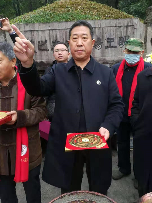 重庆风水大师，中国著名易道天眼风水学者高浦洪，2020年11月29日在浙江省“人文地理科考”，王阳明墓，周恩来故居，鲁迅故居，马溪村(马云)祖坟及祖居。