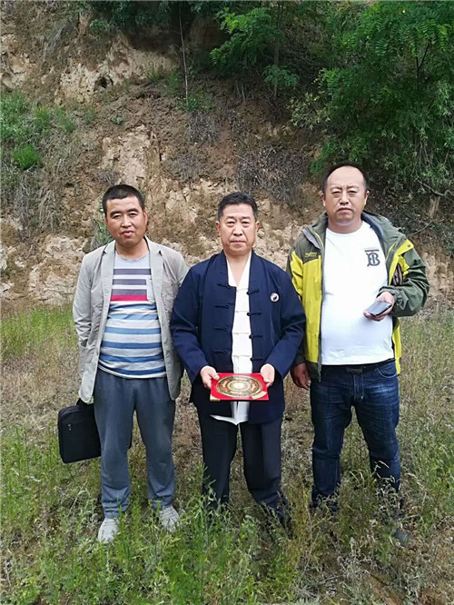重庆风水大师，中国著名易道天眼风水学者高浦洪，2020年6月26日在甘肃省天水市武山县洛门镇观山村为福主老板做阴宅风水，精选上等阴宅墓地。