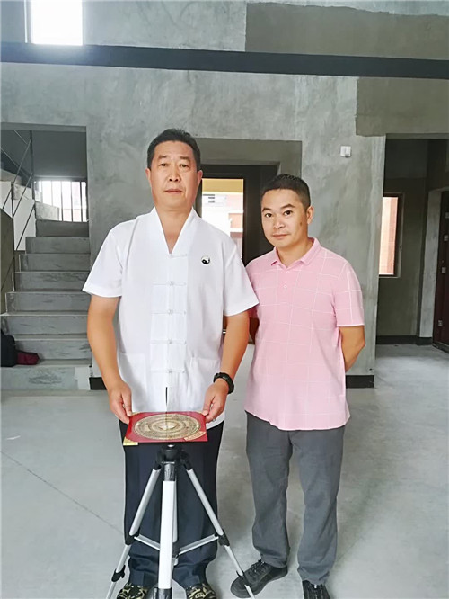 中国著名易道天眼风水学者，重庆风水大师高浦洪，2020年9月10日，在重庆市綦江区融创、公园学府、御景园为福主老板精选华居装修前风水布局。