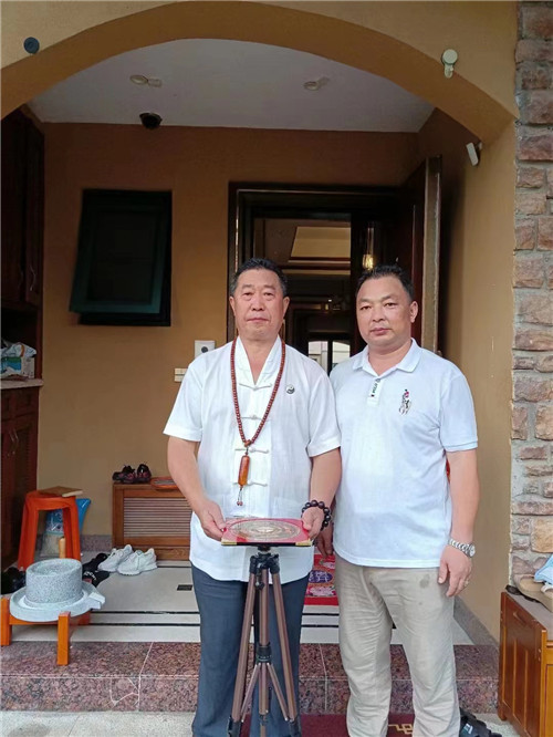 中国著名易道商三界联盟天眼风水学者，重庆风水大师高浦洪，2022年6月25日下午受邀在重庆市南岸区庆隆高尔夫别墅群为福主老板看阳宅别墅华居风水。