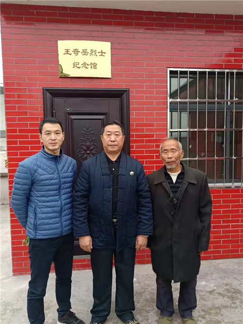 中国著名易道商三界联盟天眼风水学者，重庆风水大师高浦洪，2021年12月10日在重庆市綦江区隆盛镇带领徒弟实战考察研究“中国工农红军第四军王良军长”的老宅旧居和祖坟墓风水。