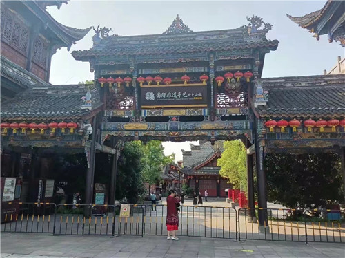 中国著名易道商三界联盟天眼风水学者，重庆风水大师高浦洪，2022年5月8日应邀在重庆市壁山区“秀湖”风水考察。