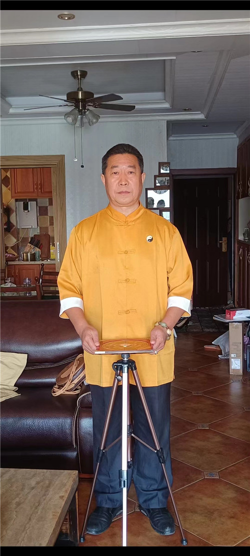 中国著名易道商三界联盟天眼风水学者，重庆风水大师高浦洪，2022年10月20日在重庆市綦江区“碧海兰湾、綦城雅筑＂为福主老板看阳宅风水。