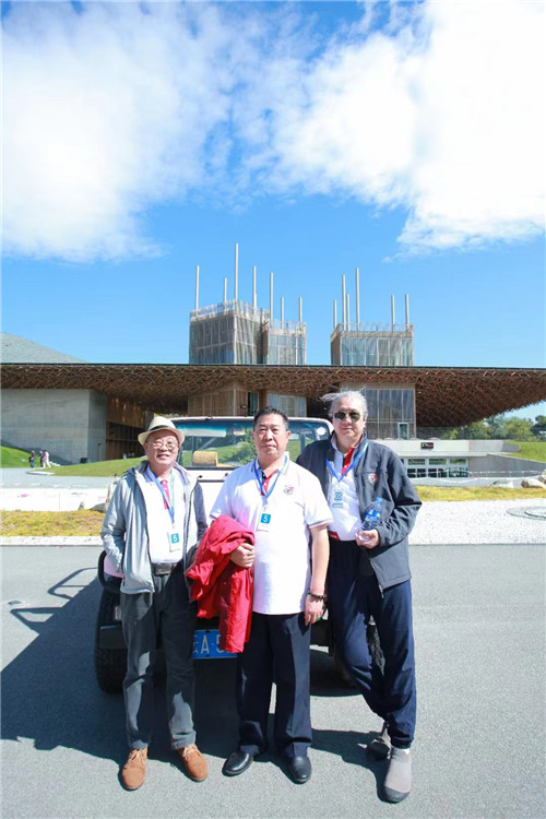 中国著名易道商三界联盟天眼风水学者，重庆风水大师高浦洪，2022年11月12日在云南省丽江市参加德申国际商务俱乐部平台考察丽江、大理、腾冲旅游业开发成果及各著名景点环境风水。