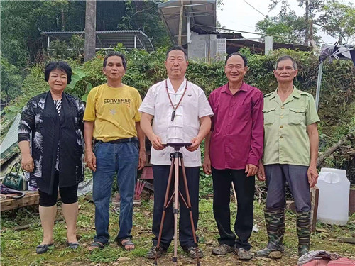 中国著名易道天眼风水学者，重庆风水大师高浦洪，2021年6月30日在广西柳州融水县三江口为福主老板新建寺庙寻龙点穴，定朝向，风水布局。