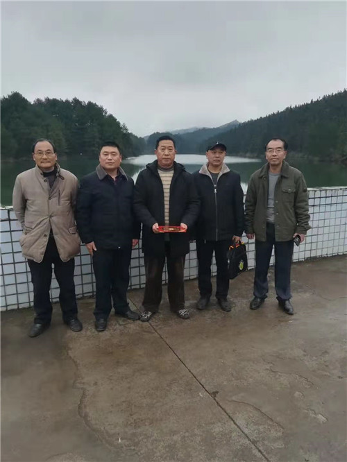 重庆风水大师高浦洪，2020年12月6日在贵州省习水县温水镇为福主老板考察阴宅风水，精选阴宅墓地。