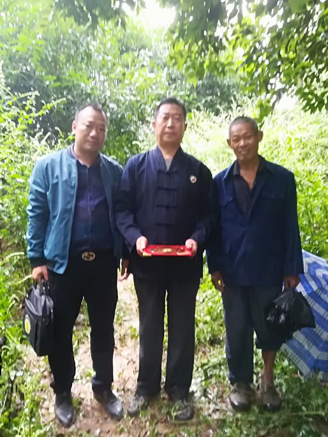 重庆风水大师，中国著名易道天眼风水学者高浦洪，2020年10月1日“国庆节”在重庆市巴南区南龙镇院子为福主老板精选阴宅墓地。
