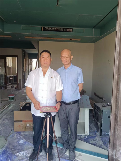 中国著名易道商三界联盟天眼风水学者，重庆风水大师高浦洪，2022年9月12日应邀在重庆市綦江区恒大楼盘为福主老板看阳宅阳房风水。