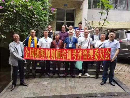 中国著名易道天眼风水学者，重庆风水大师高浦洪，2021年6月19日在重庆市壁山区学习考察阴宅风水。