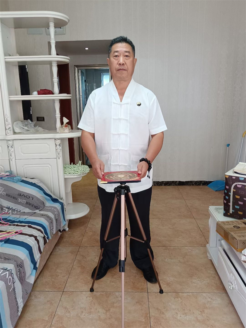 高浦洪老师2023年7月9日应邀在重庆市綦江区白云观渡假区“白云人家”小区给老板精选阳宅华居